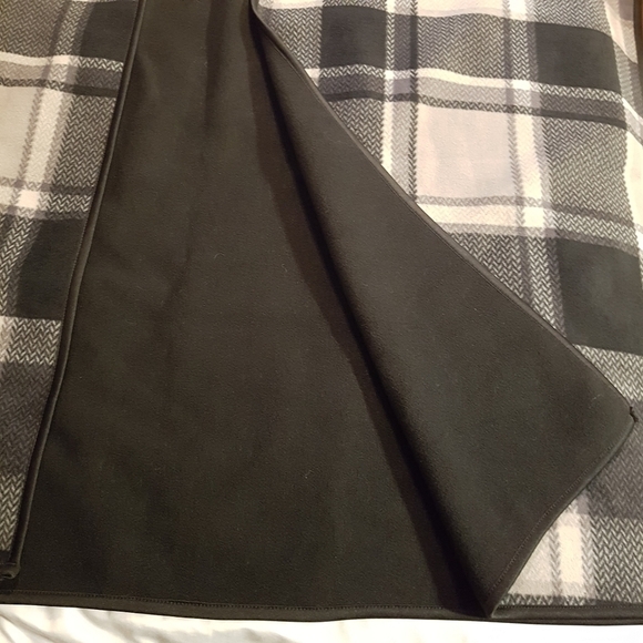 Ike Behar women's poncho cape black, white & gray soft & warm - Picture 2 of 6